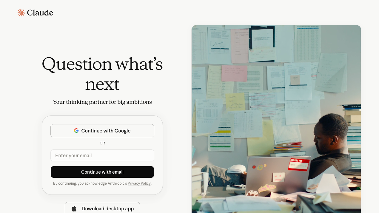 Claudeのトップページ。「Question what’s next」の見出しと、Googleまたはメールでログインするフォームがクリーム色の画面に表示されている
